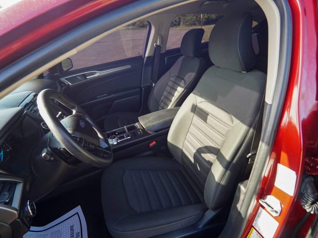 Used 2018 Ford Fusion SE w/ Fusion SE Technology Package FWD image 17