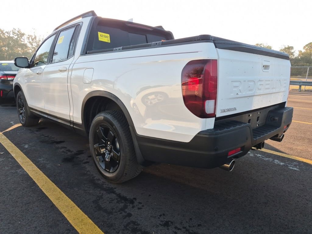 Used 2025 Honda Ridgeline Black Edition image 4