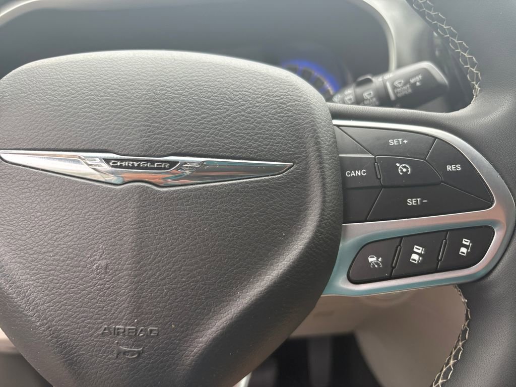 Certified 2024 Chrysler Pacifica Touring-L image 26