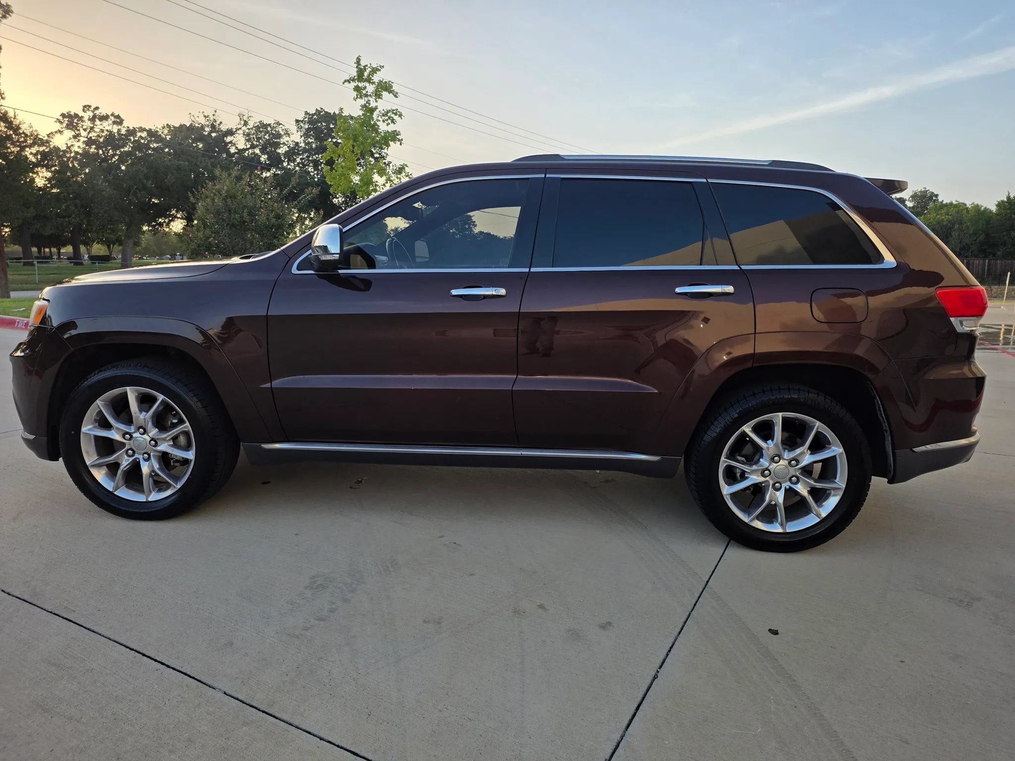 Used 2014 Jeep Grand Cherokee Summit AWD/4WD image 4