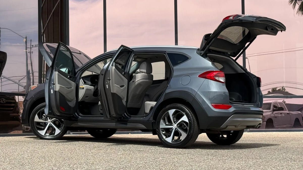 Used 2016 Hyundai Tucson Sport FWD image 29