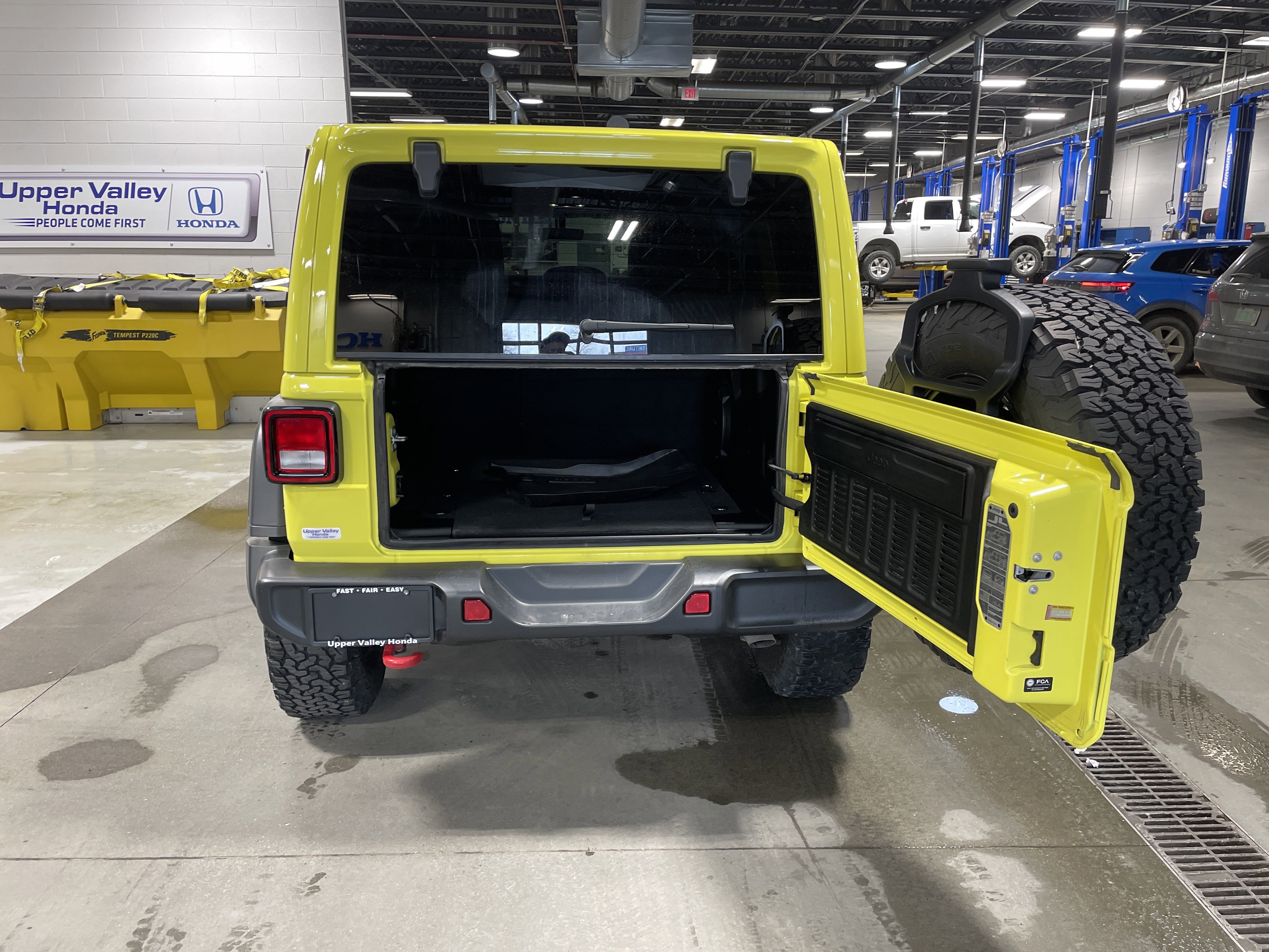 Certified 2023 Jeep Wrangler Unlimited Rubicon w/ Cold Weather Group AWD/4WD image 9