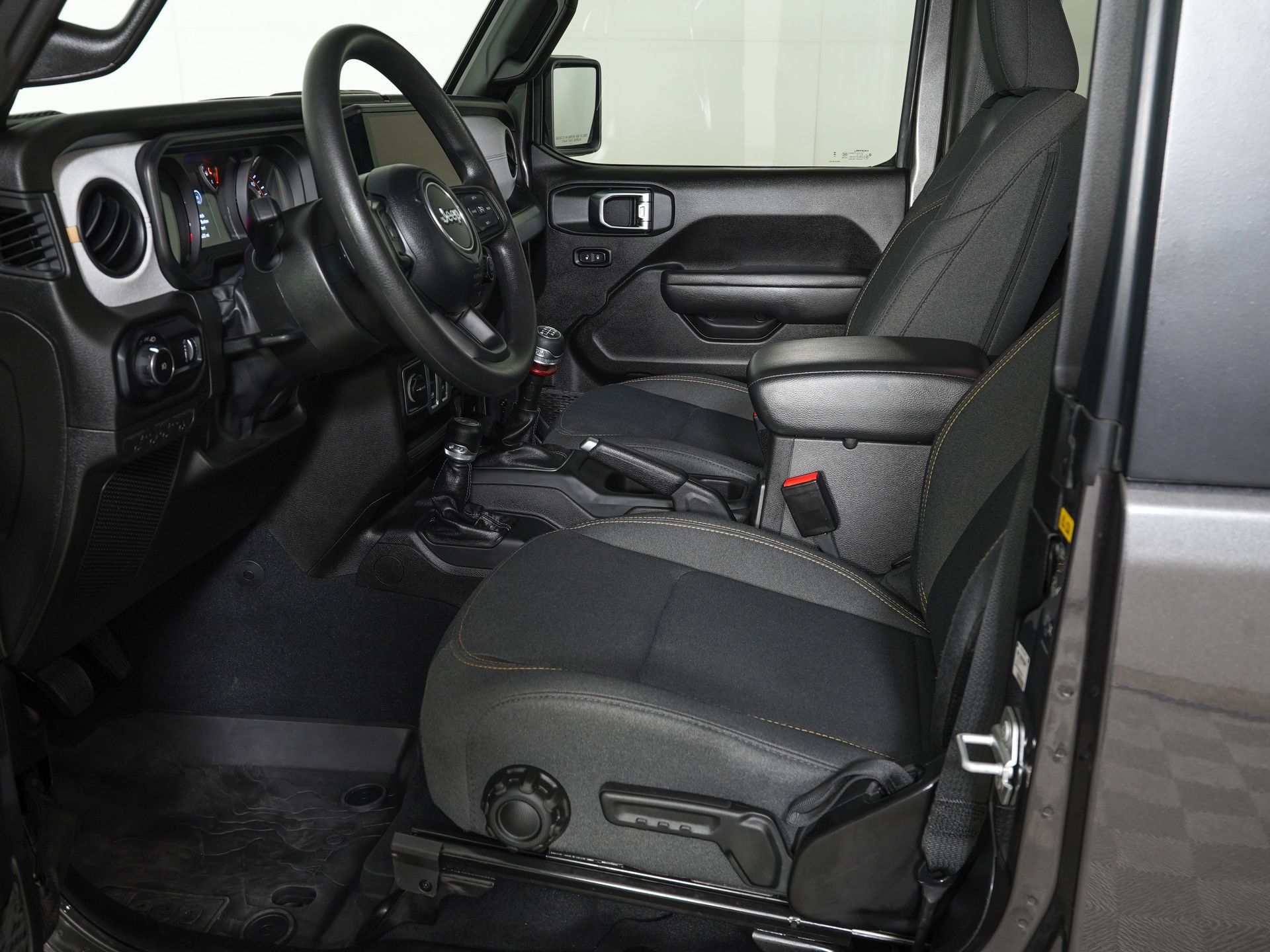 Used 2025 Jeep Wrangler Sport AWD/4WD image 11