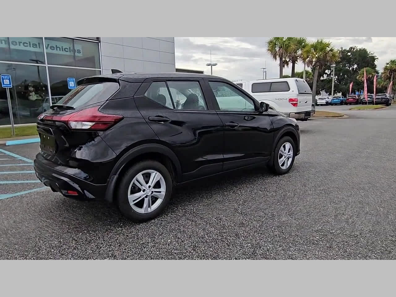 New 2025 Nissan Kicks Play S image 31