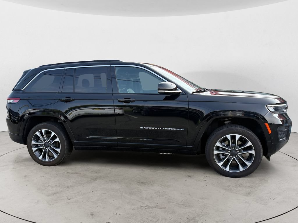 Used 2024 Jeep Grand Cherokee Overland w/ Luxury Tech Group IV AWD/4WD image 2