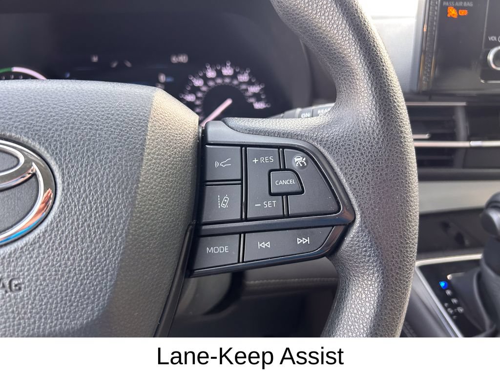 Used 2025 Toyota Sienna LE FWD image 31