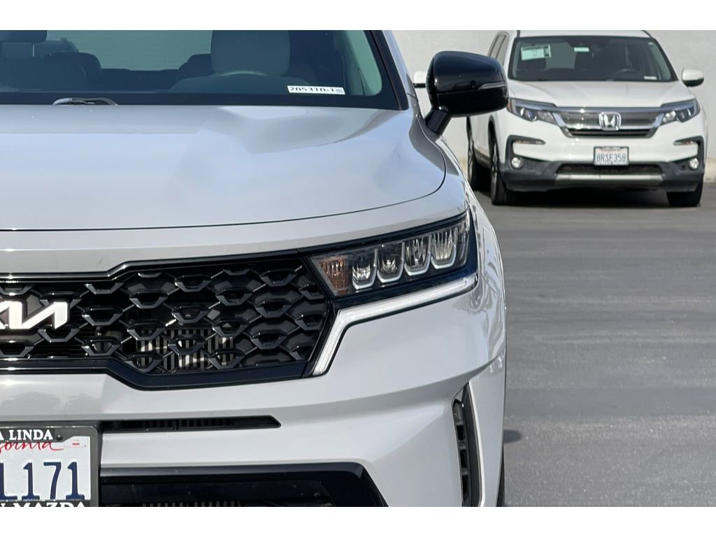 Used 2022 Kia Sorento EX w/ Panoramic Sunroof Package image 18