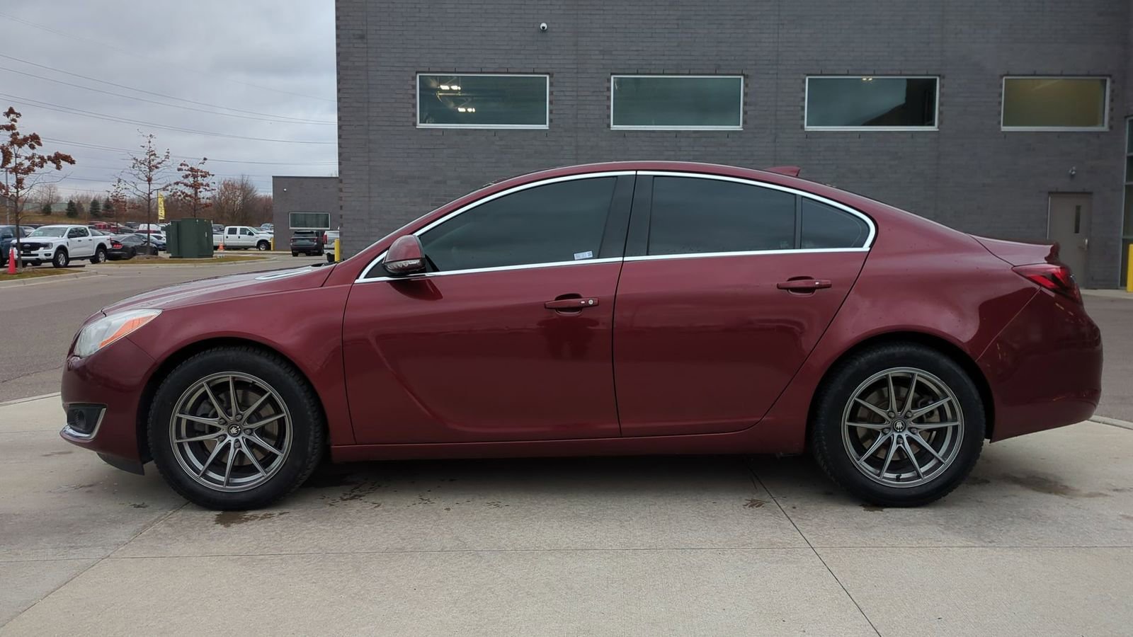 Used 2016 Buick Regal Premium w/ Driver Confidence Package #1 image 2