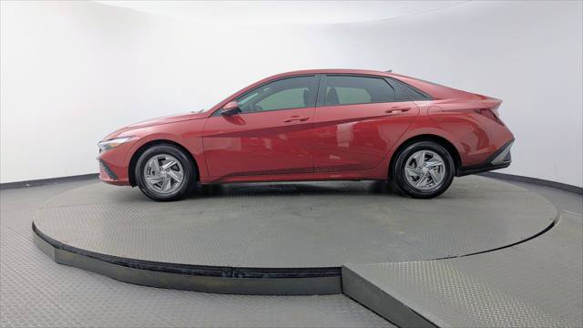 Used 2025 Hyundai Elantra SE FWD image 3