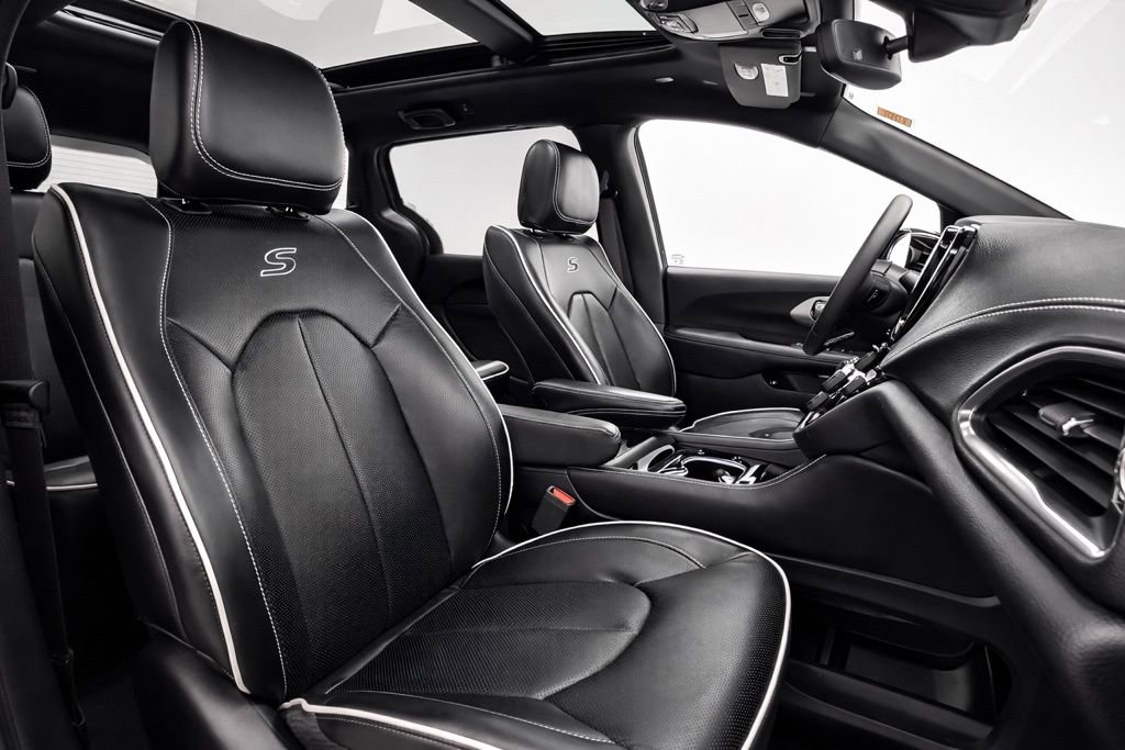 Used 2023 Chrysler Pacifica Limited w/ S Appearance Package image 18