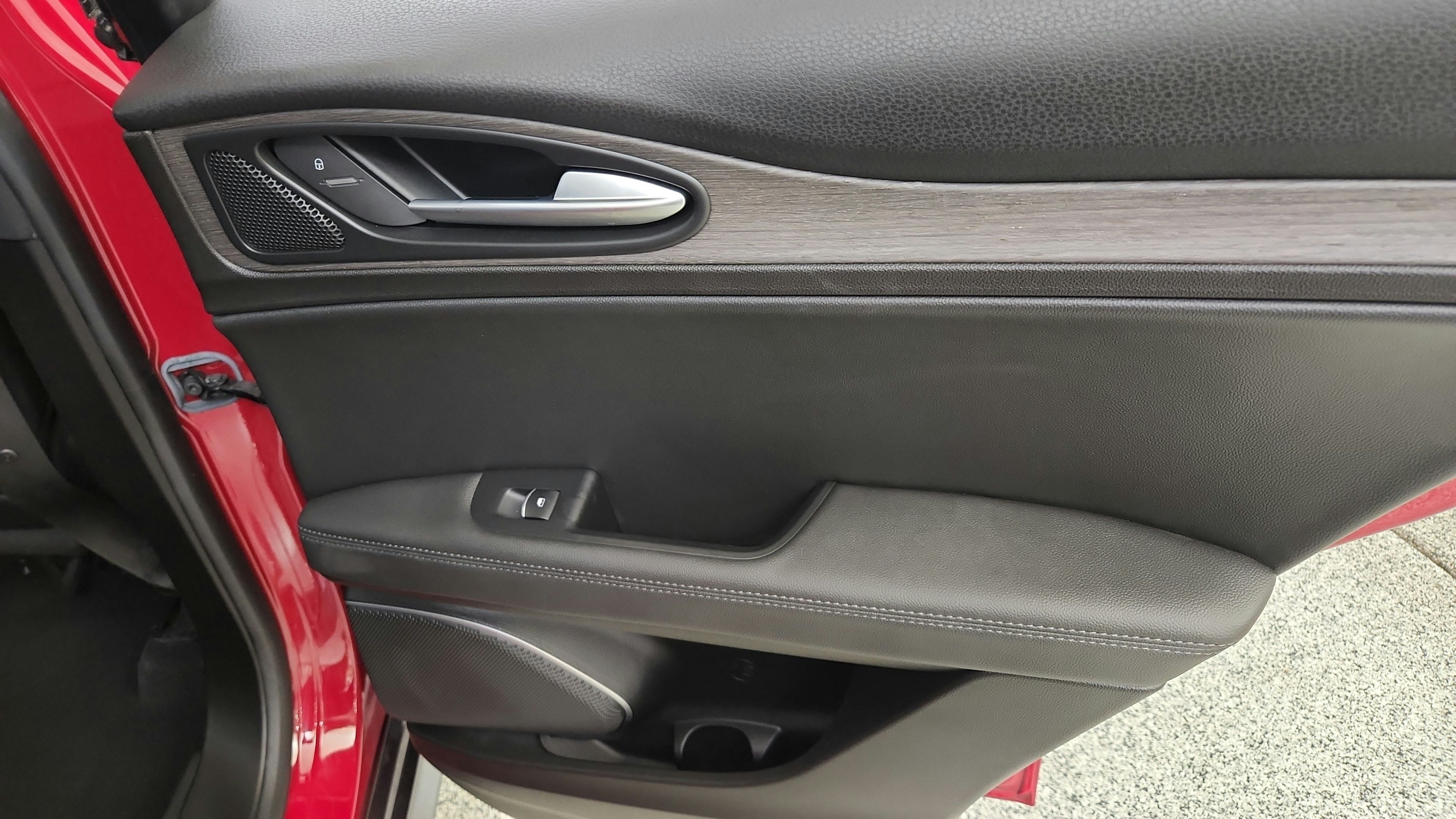 Used 2022 Alfa Romeo Stelvio Ti AWD/4WD image 45