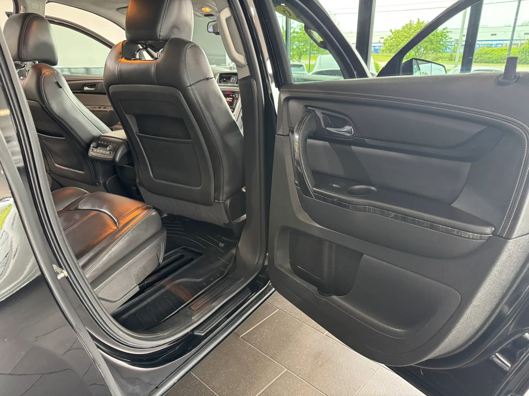 Used 2016 GMC Acadia SLT w/ Premium Edition FWD image 13
