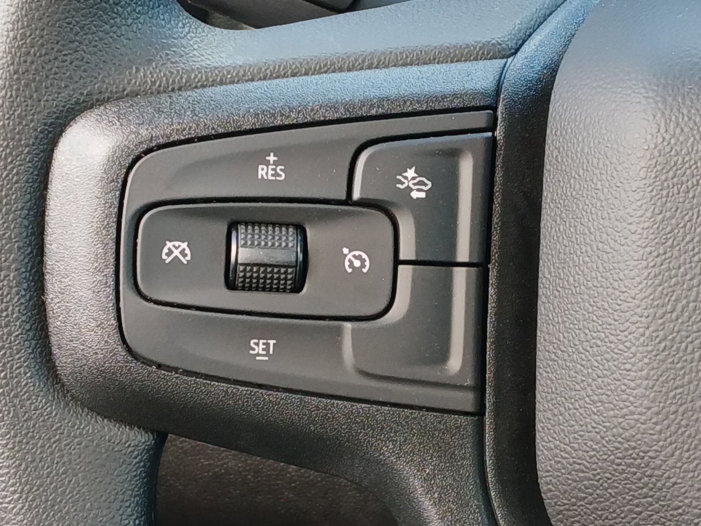 New 2022 Chevrolet Traverse LT w/ LT Premium Package image 9