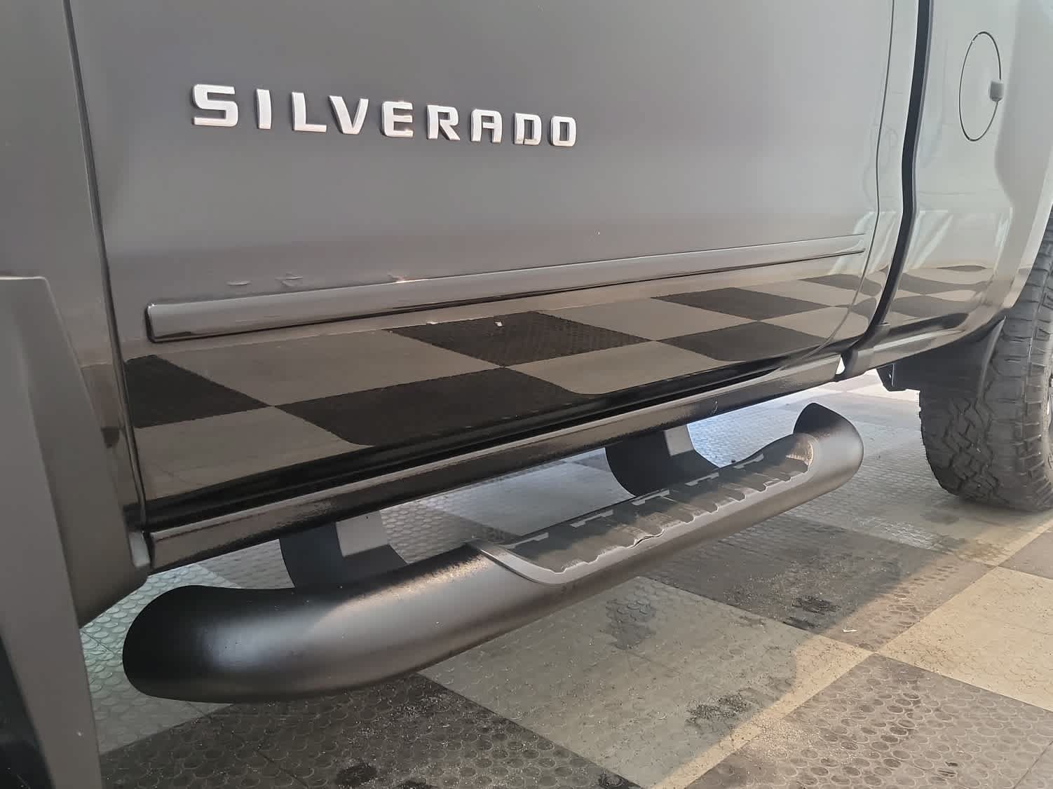 Used 2018 Chevrolet Silverado 1500 LT w/ LT Convenience Package AWD/4WD image 9