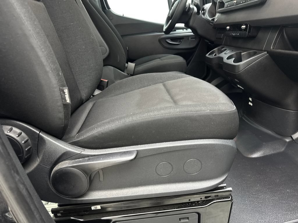 Used 2024 Mercedes-Benz Sprinter 2500 image 35