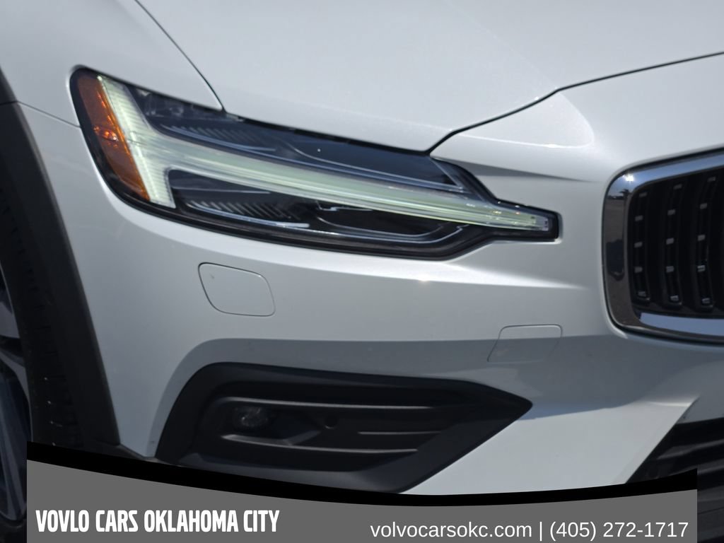 Certified 2026 Volvo V60 B5 Cross Country Plus w/ Climate Package AWD/4WD image 10