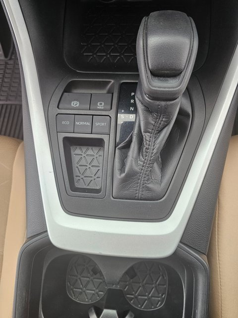 Used 2021 Toyota RAV4 XLE w/ Convenience Package image 20