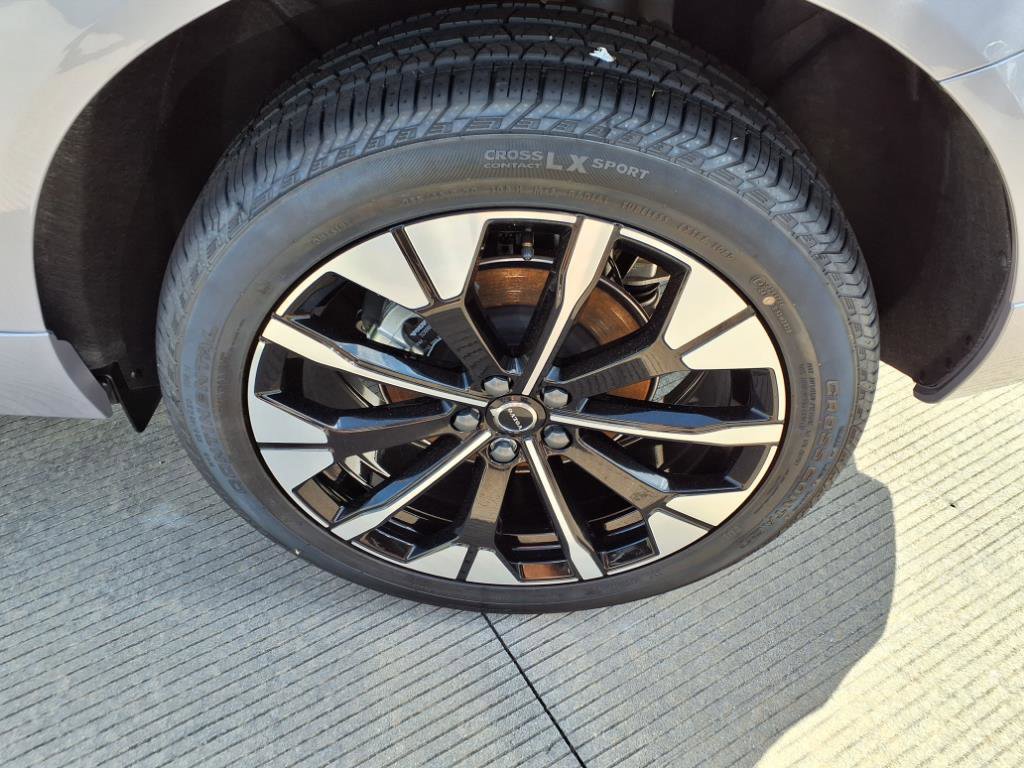 New 2026 Volvo XC60 B5 Plus w/ Protection Package Premier image 7