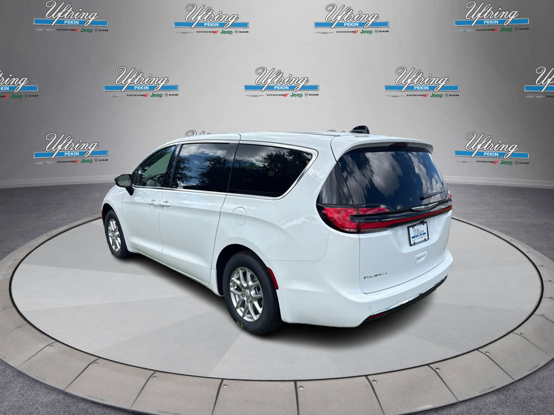 New 2026 Chrysler Pacifica Select image 5