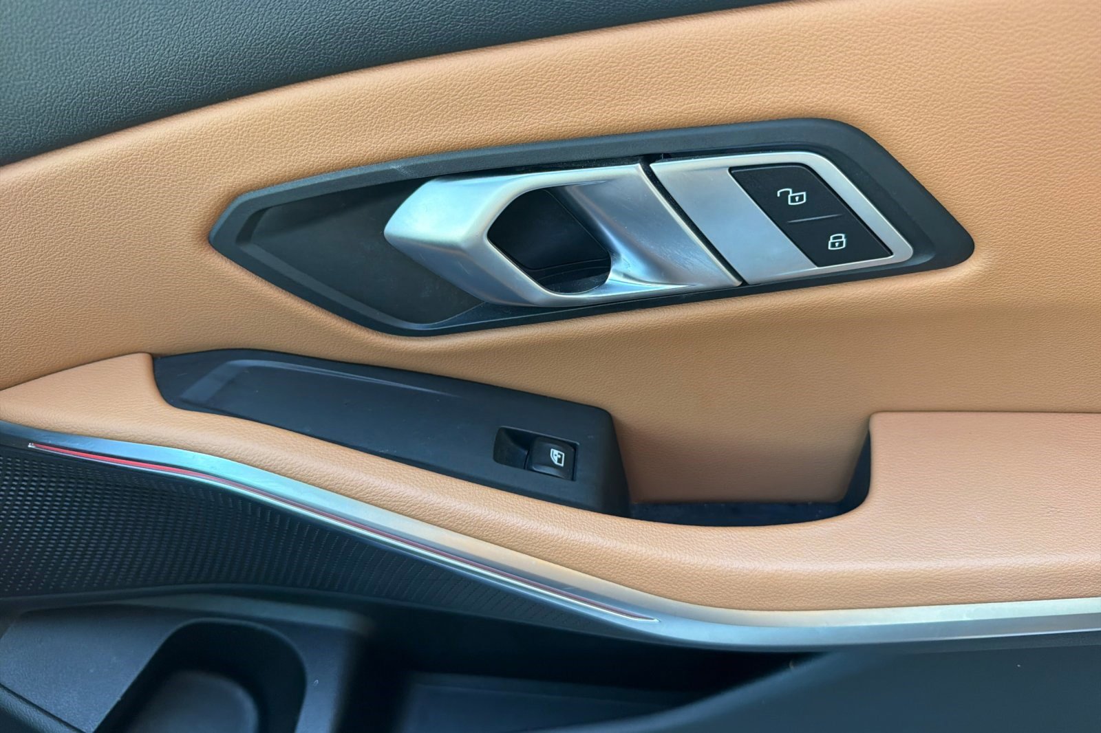 Certified 2022 BMW 330e 330e w/ Convenience Package image 21