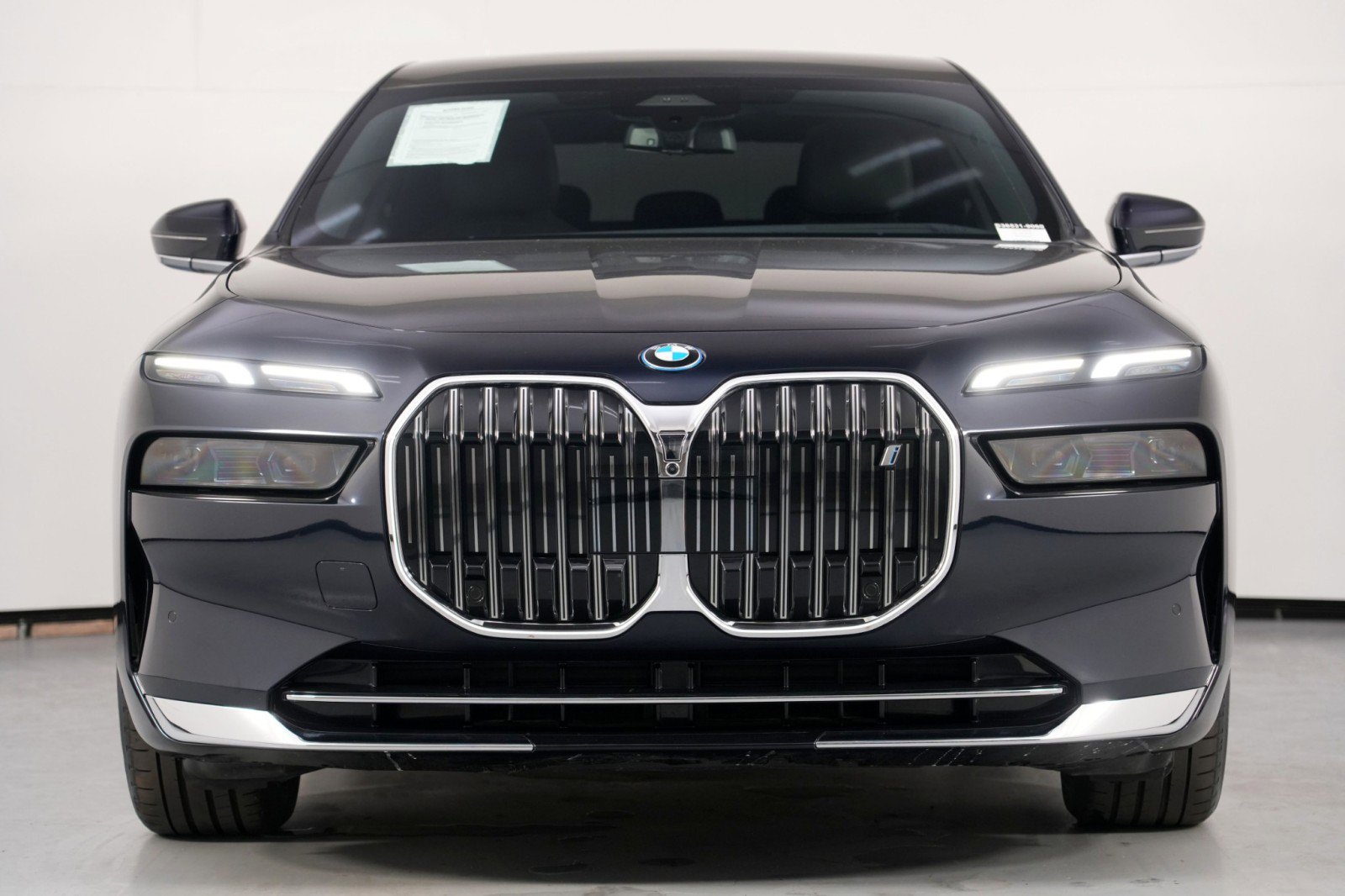 Used 2024 BMW i7 eDrive50 w/ Premium Package image 7