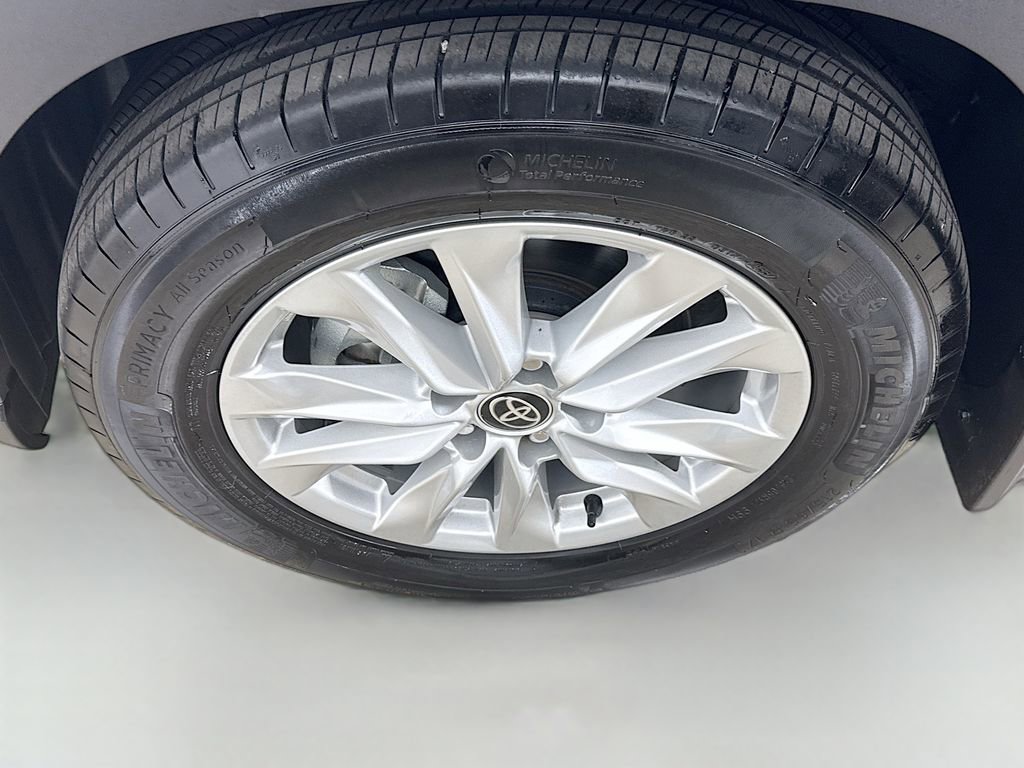 Used 2024 Toyota Corolla Cross LE image 30