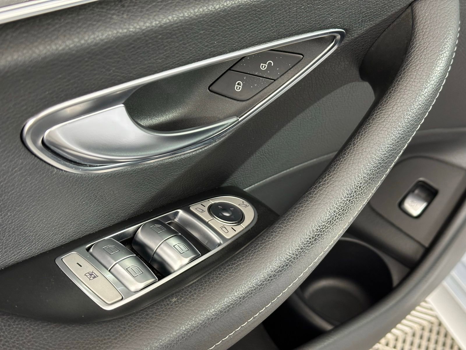 Used 2022 Mercedes-Benz E 450 4MATIC Sedan image 37