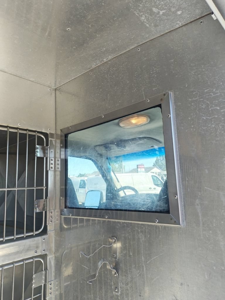 Used 2004 Ford E-250 and Econoline 250 RWD image 6
