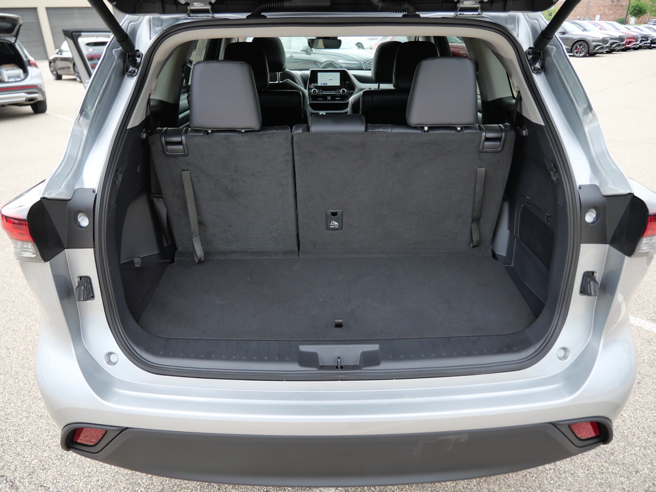 Certified 2025 Toyota Highlander XLE AWD/4WD image 19