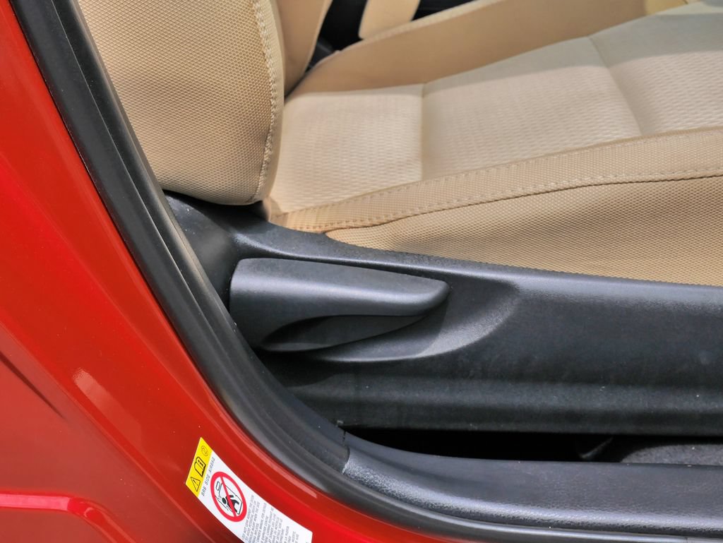 Used 2017 Toyota Corolla LE FWD image 13