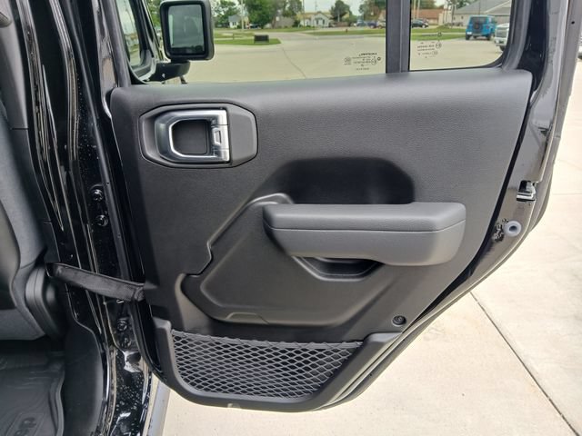 New 2026 Jeep Wrangler Unlimited Rubicon AWD/4WD image 18