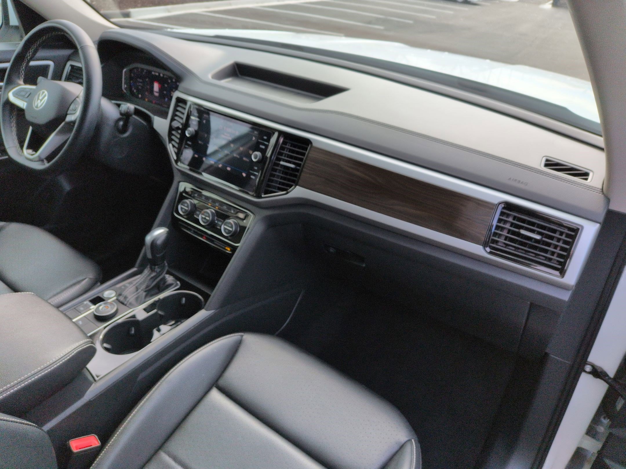 Used 2023 Volkswagen Atlas SE image 34