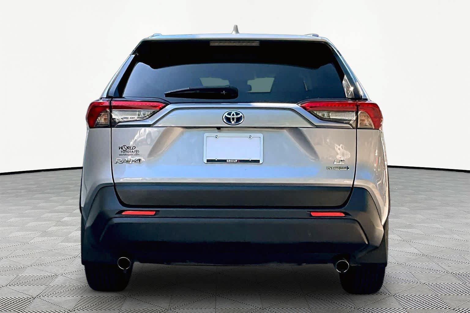 Certified 2023 Toyota RAV4 LE AWD/4WD image 5