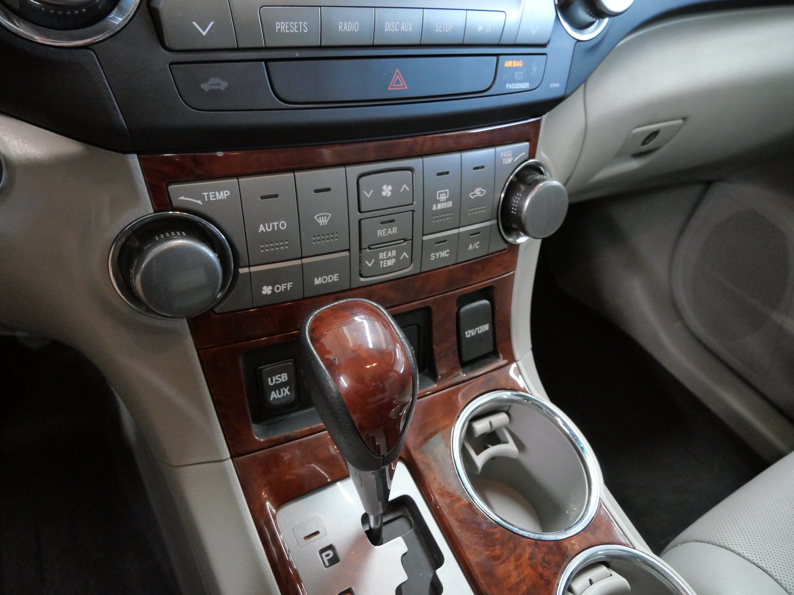 Used 2012 Toyota Highlander Limited w/ Tow Pkg AWD/4WD image 23
