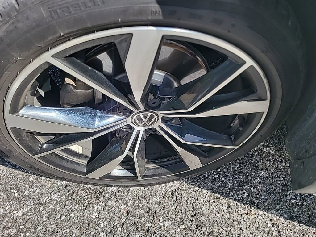 Used 2022 Volkswagen Tiguan SEL R-Line image 3