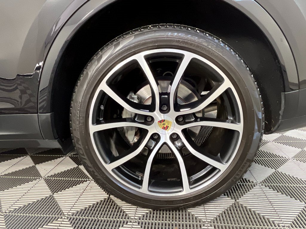 Used 2020 Porsche Cayenne S image 16
