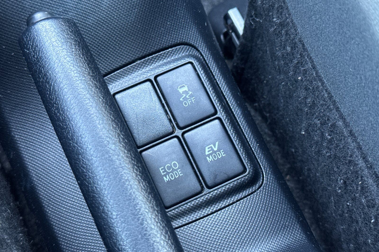 Used 2015 Toyota Prius C One FWD image 32