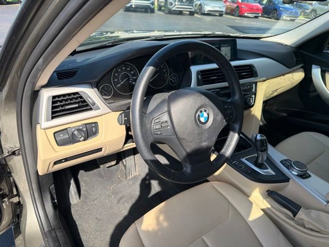 Used 2018 BMW 320i xDrive Sedan w/ Premium Package AWD/4WD image 13