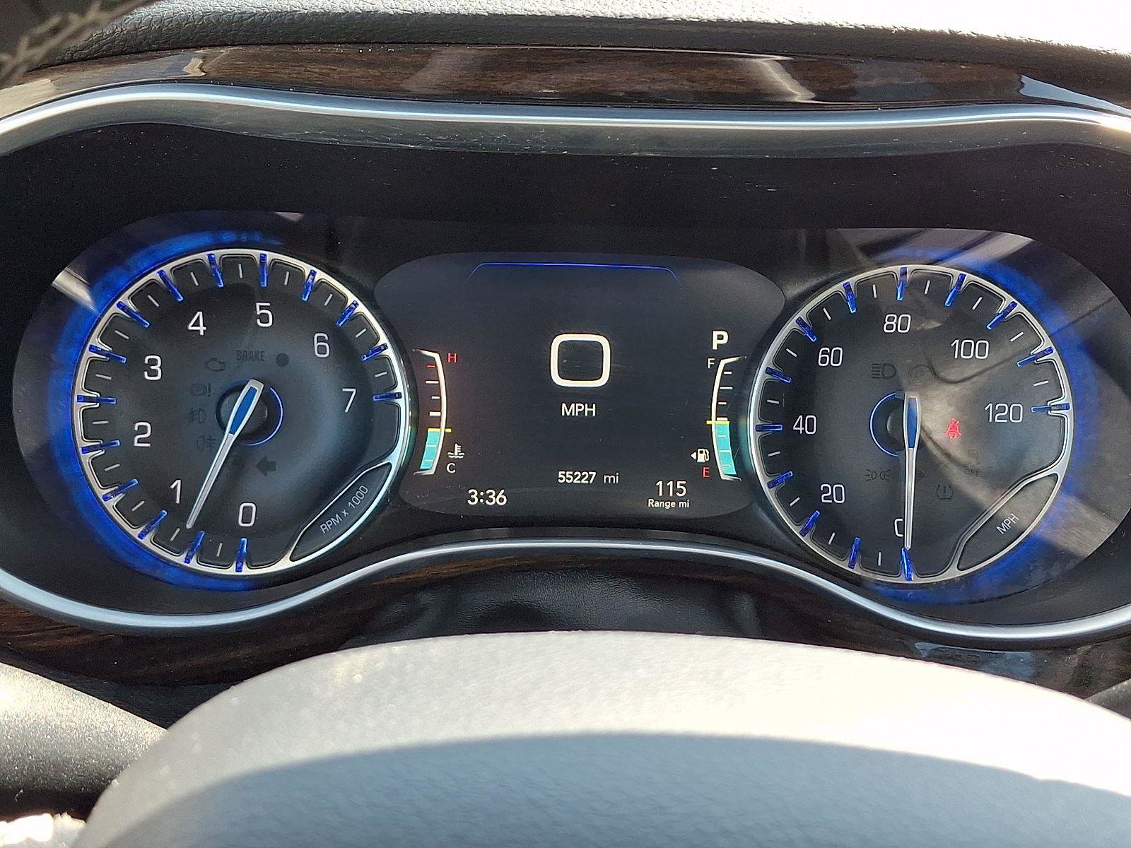 Certified 2024 Chrysler Pacifica Limited FWD image 23