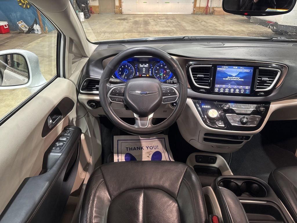 Used 2018 Chrysler Pacifica Touring-L image 21