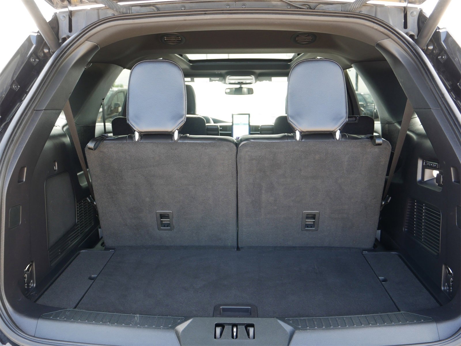 Used 2022 Ford Explorer ST w/ Equipment Group 401A image 11