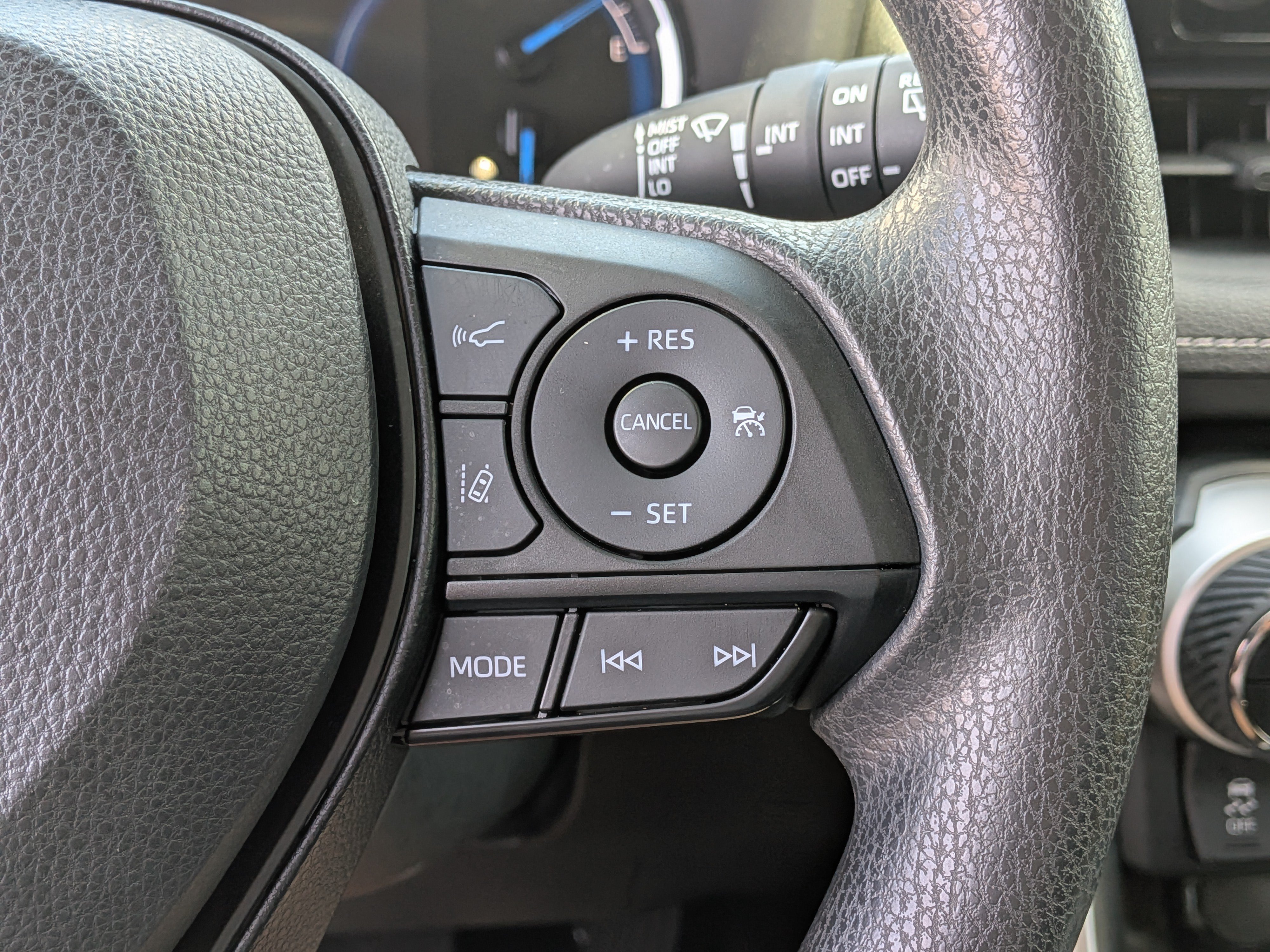 Used 2024 Toyota RAV4 XLE AWD/4WD image 25