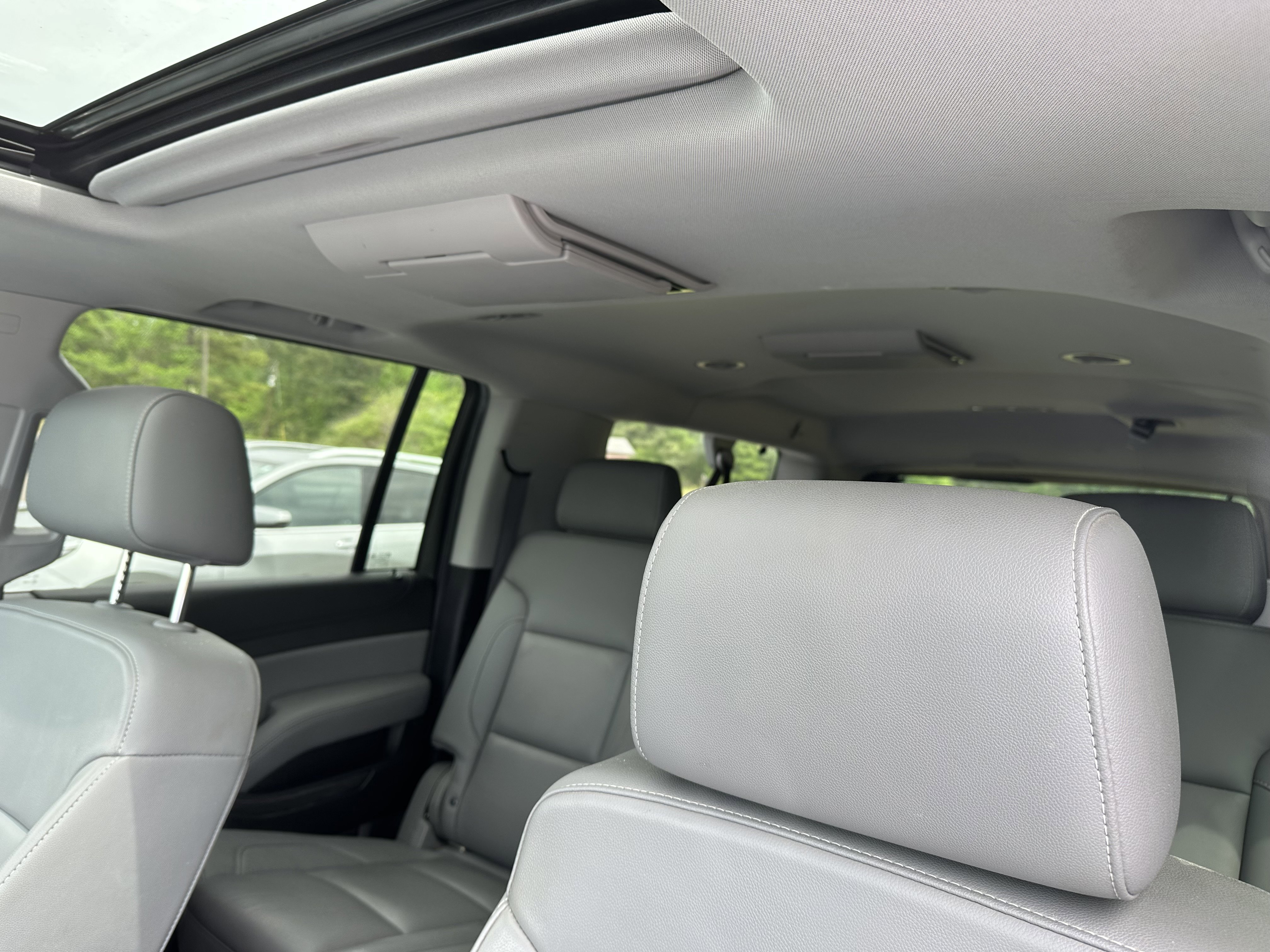 Used 2019 Chevrolet Suburban LT RWD image 17