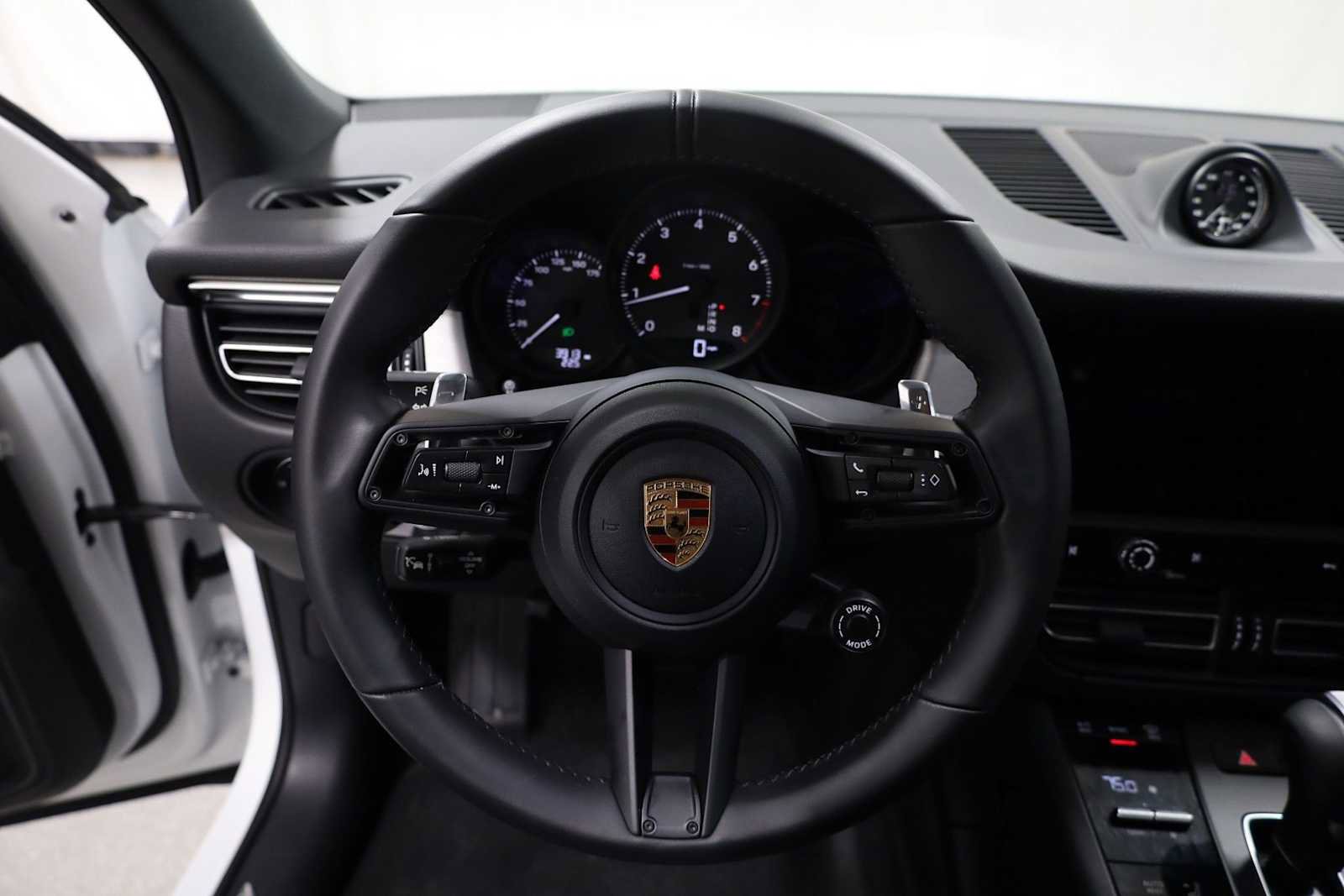 Certified 2026 Porsche Macan image 25