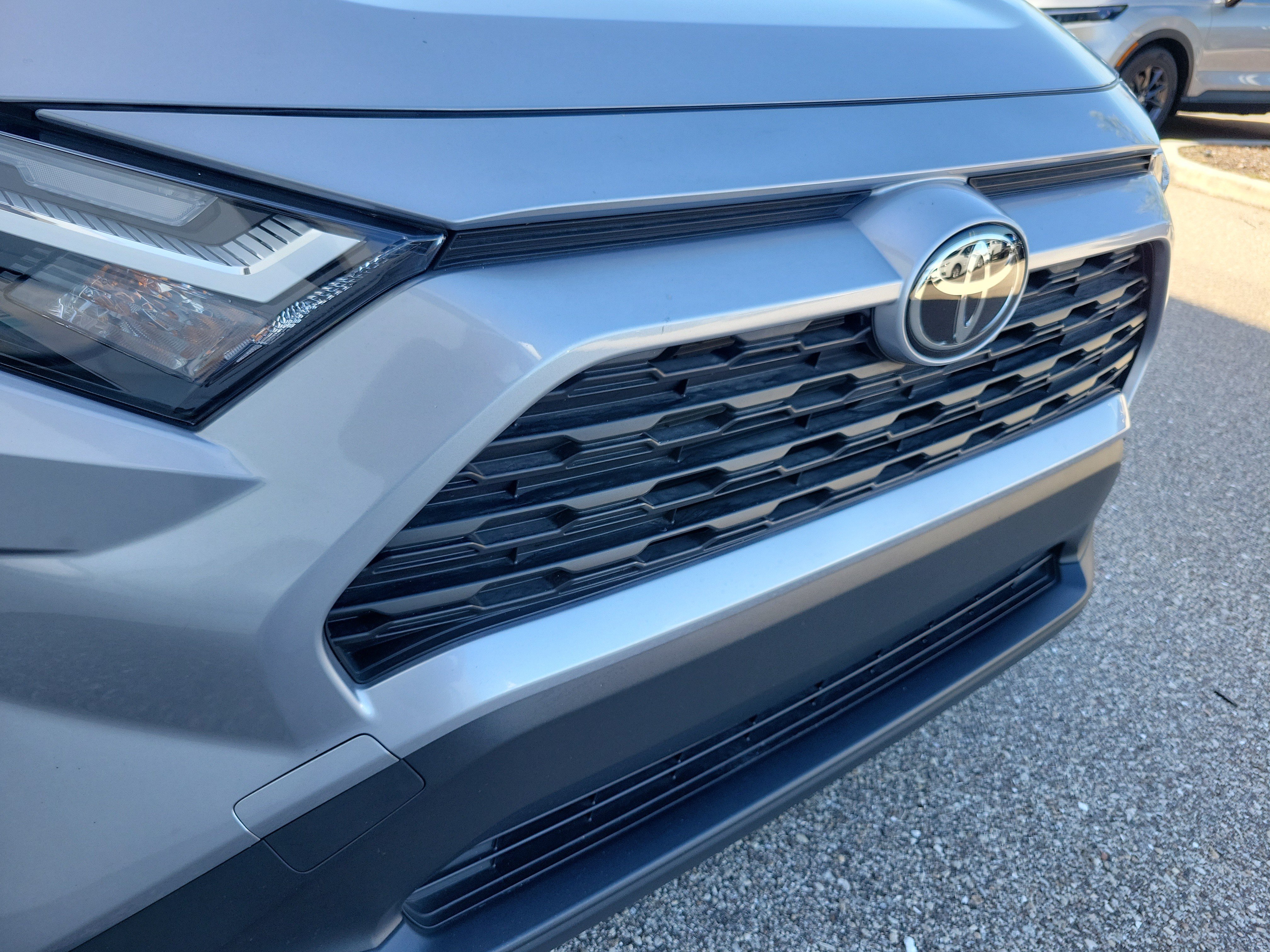 Used 2025 Toyota RAV4 LE AWD/4WD image 13