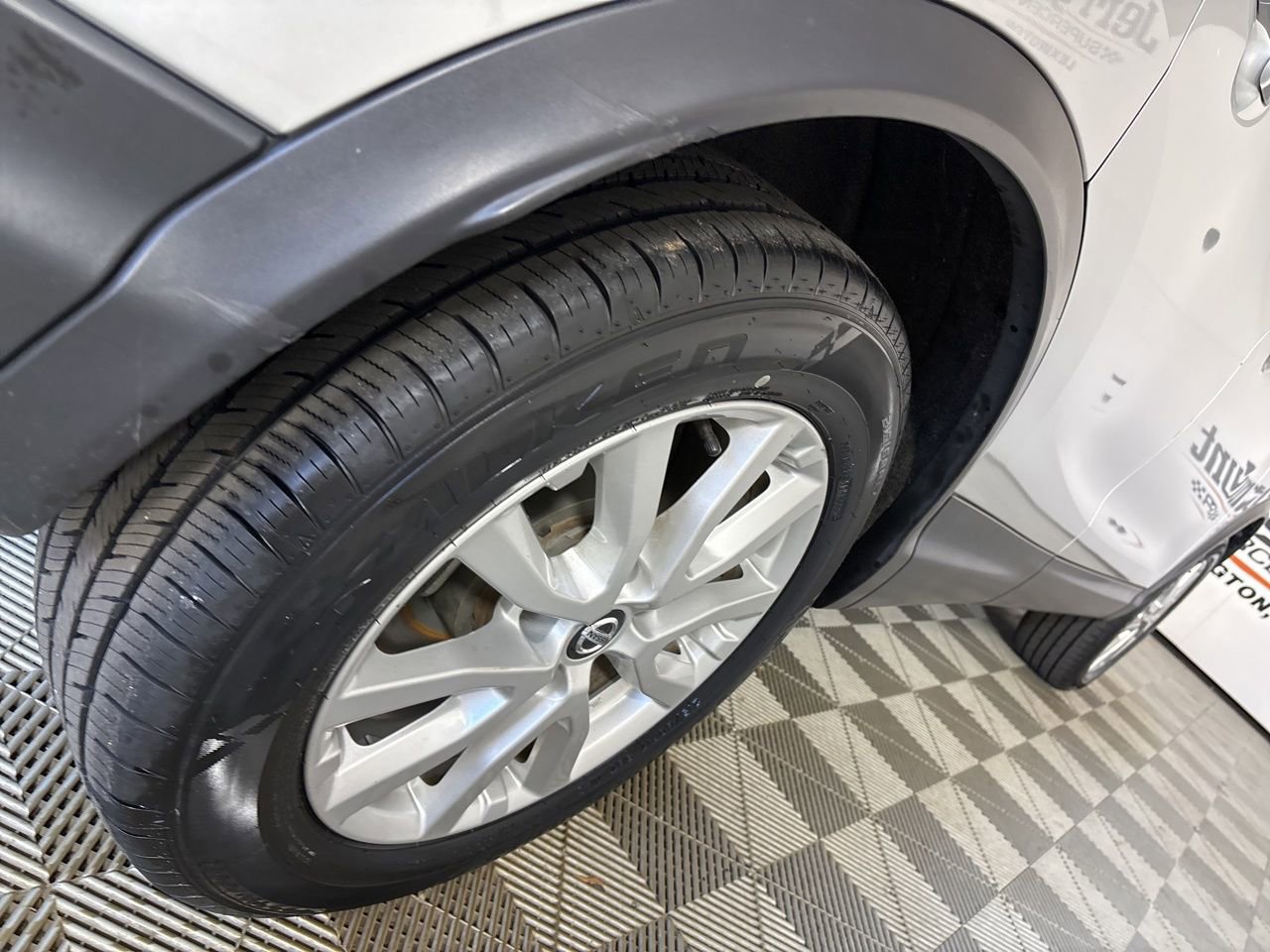 Used 2022 Nissan Rogue Sport S image 33