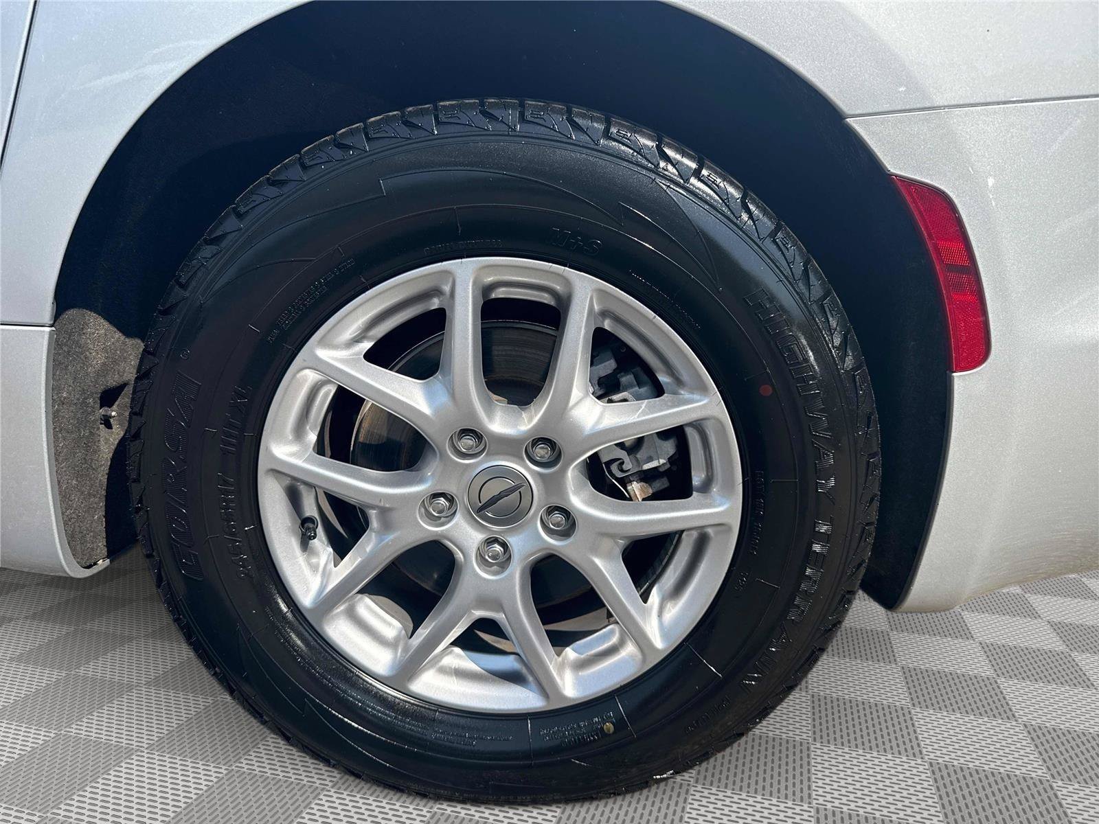 Used 2023 Chrysler Pacifica Touring-L FWD image 33