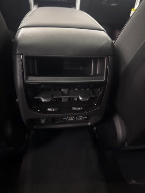 New 2025 Jeep Grand Cherokee Laredo image 8