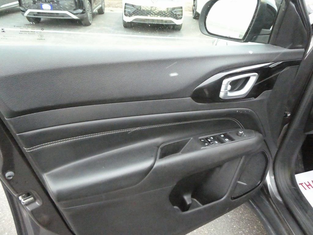 Used 2023 Jeep Compass Altitude AWD/4WD image 6