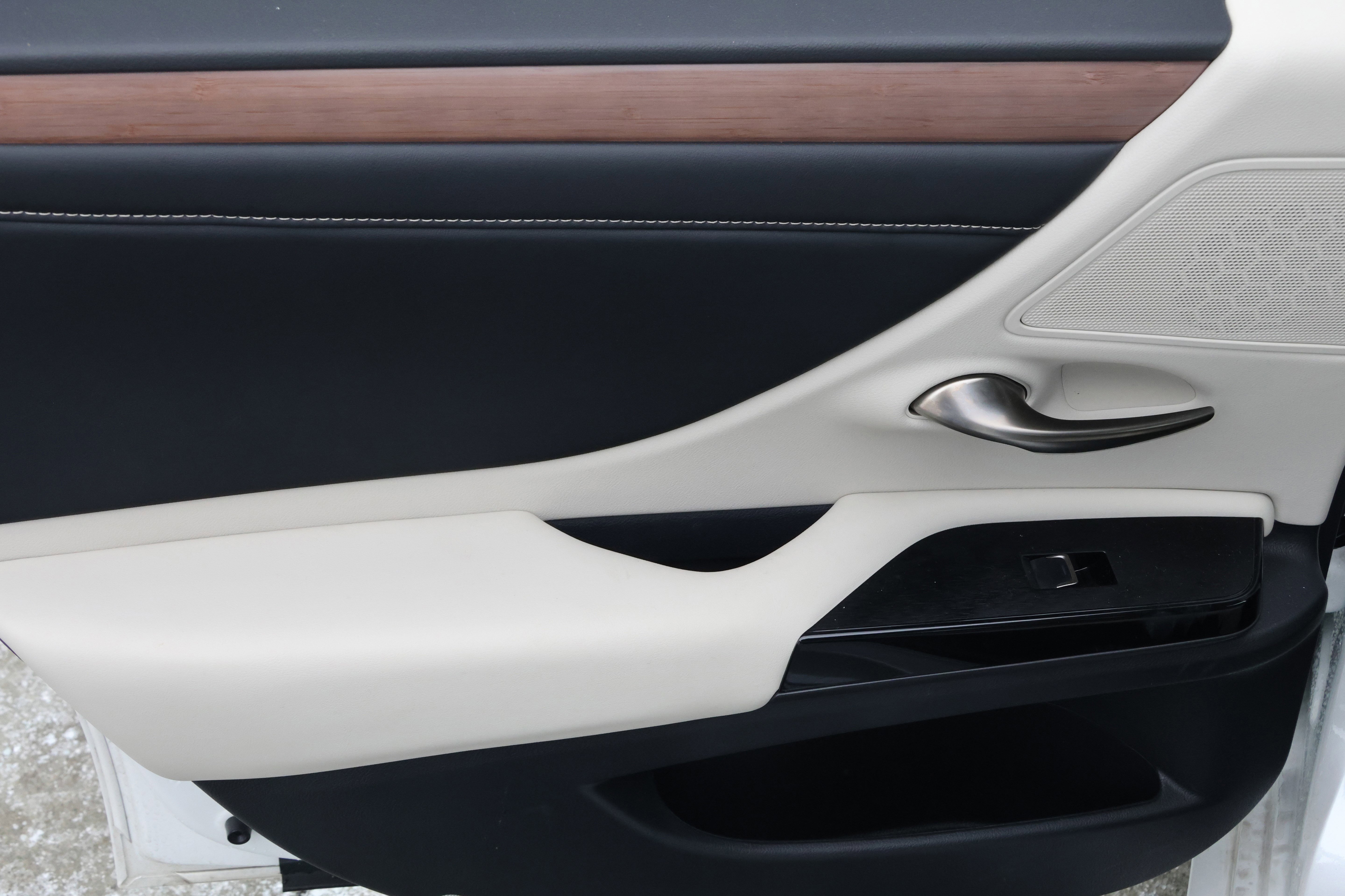 Certified 2025 Lexus ES 350 w/ Premium Package image 33